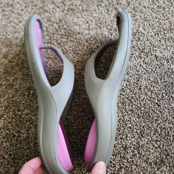 Crocs Flip Flops Women's 11 Men's 9 Gray Purple Outdoors Summer Beach - Picture 4 of 6